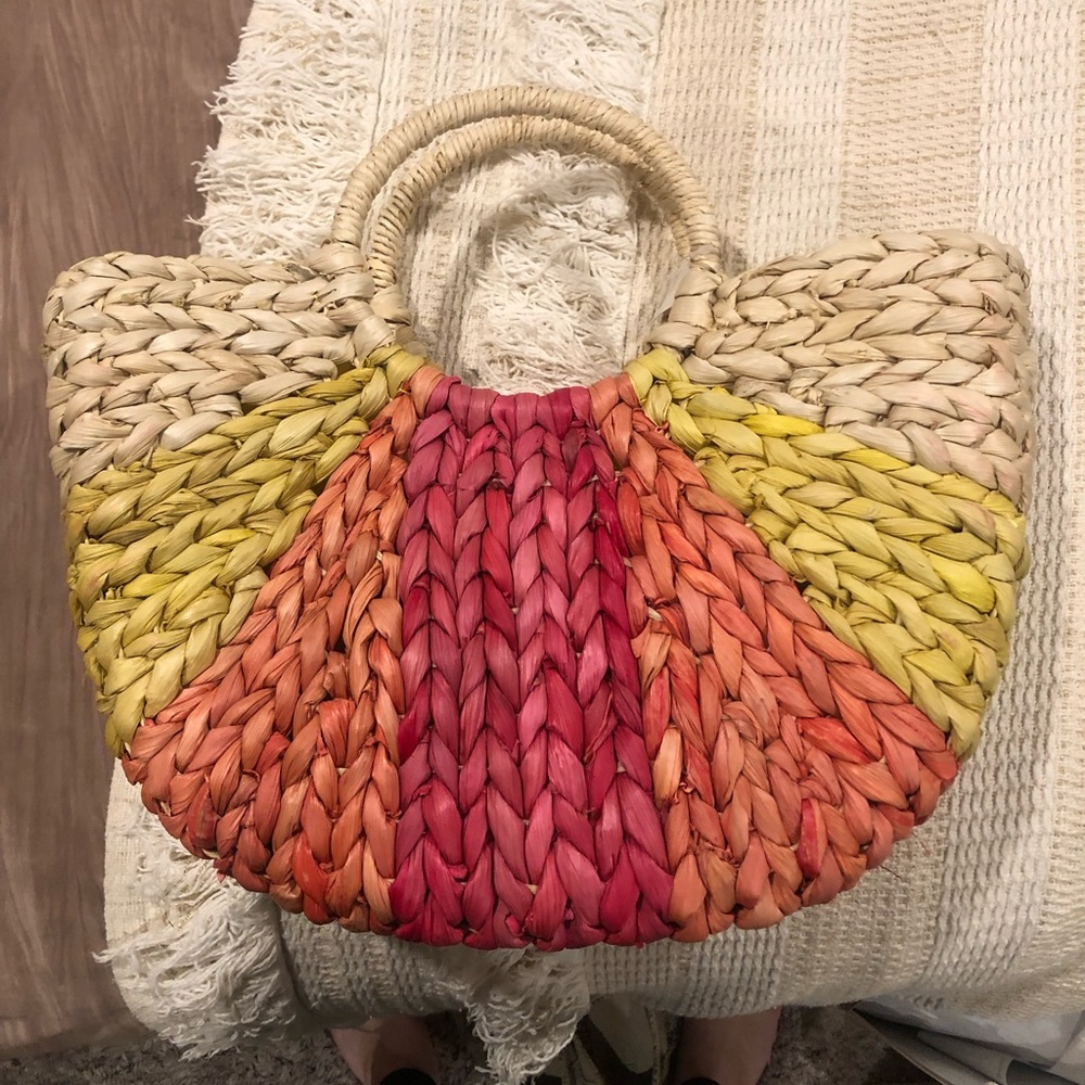 Francesca’s Multicolor woven beach tote🌈